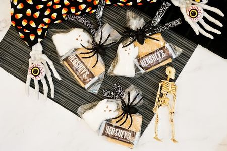 Ready-to-Go Halloween S’mores Packs