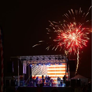 Patriotic concert with fireworks for military salutes weekend at westgate resorts
