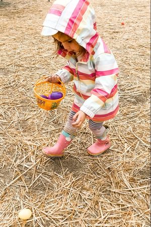 easter egg hunt at springtime easter festival at underwood farms